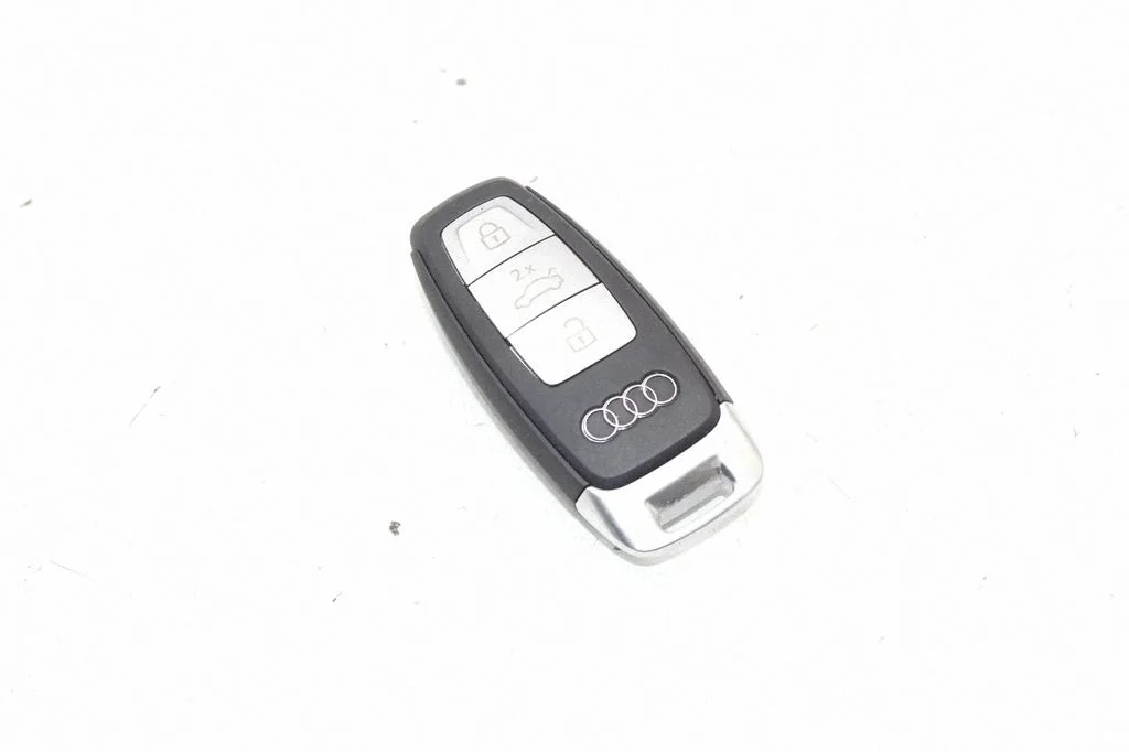 Kluczyk / karta zapłonowa 8Y0959754G