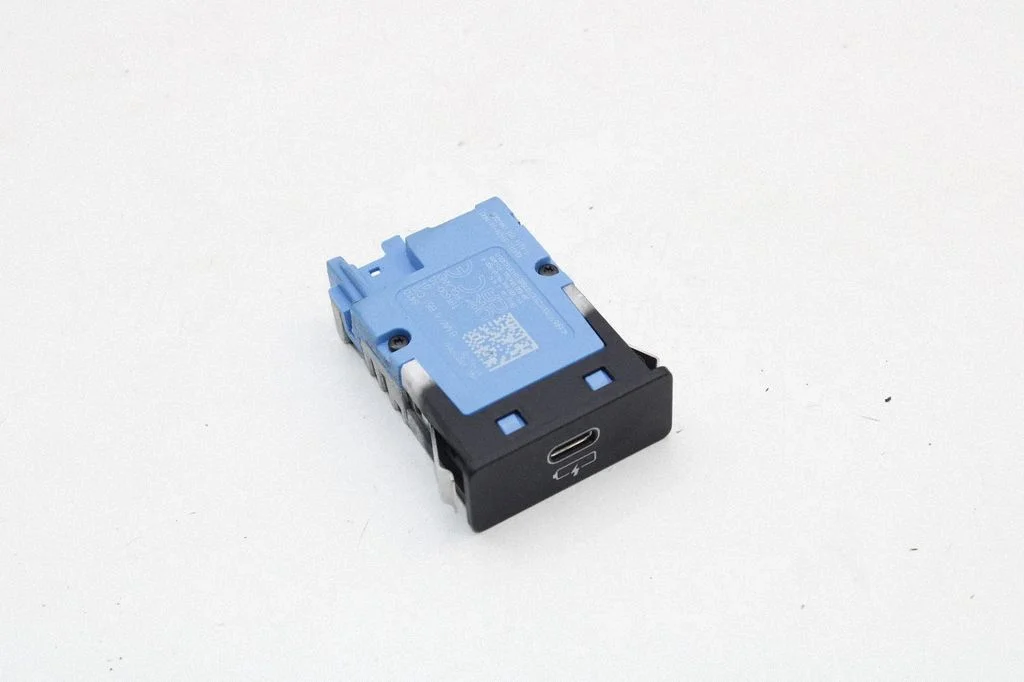 Gniazdo USB 5B51C70