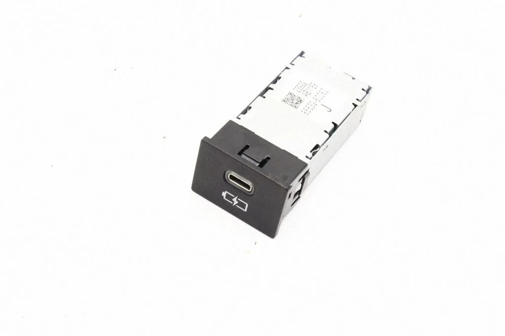 USB-pesa – Toyota bZ4X (2022-)