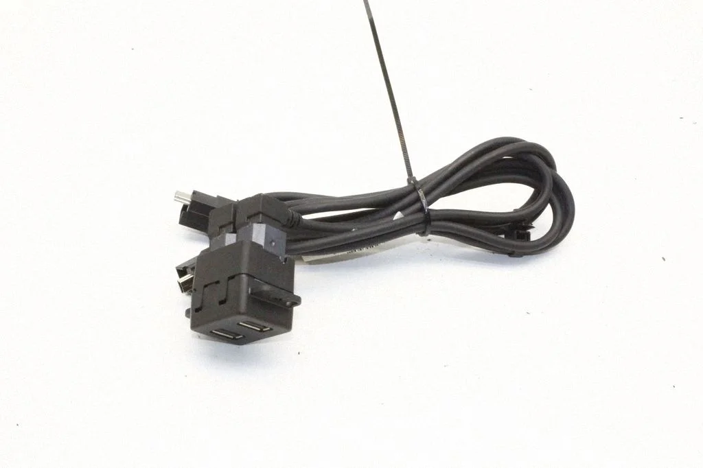 USB socket connector – Tesla Model S (2012-)