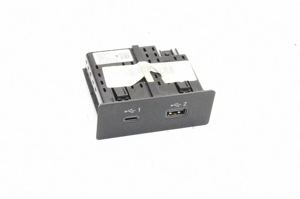 Gniazdo USB – Nissan Qashqai J12 (2021-)
