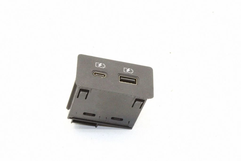 Gniazdo USB – Nissan Qashqai J12 (2021-)