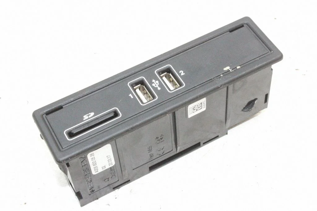 USB ligzda – Mercedes-Benz C klase W205 (2014-2021)