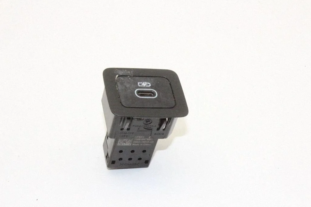 USB-pesa – Land Rover Range Rover Sport L461 (2022-)