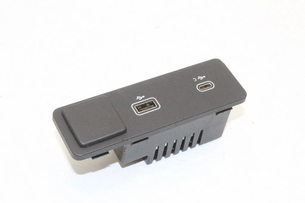 USB-pesa – Land Rover Range Rover Sport L461 (2022-)