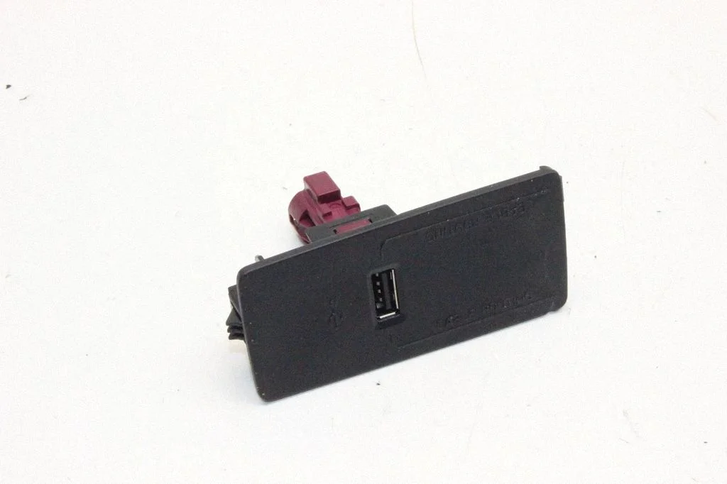 USB socket connector – Volvo XC60 (2017-)