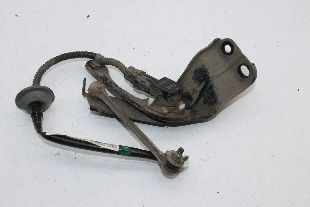 Air suspension front height level sensor 8303A066