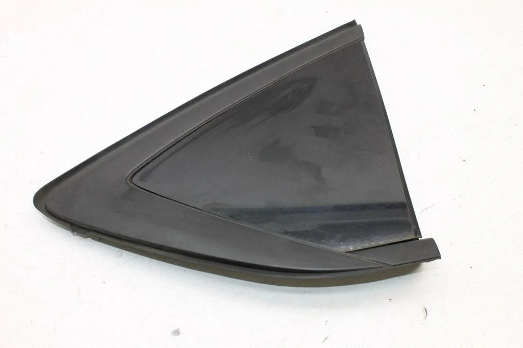 Moldings uz aizmugurējā spārna – Opel Insignia A (2008-2017)