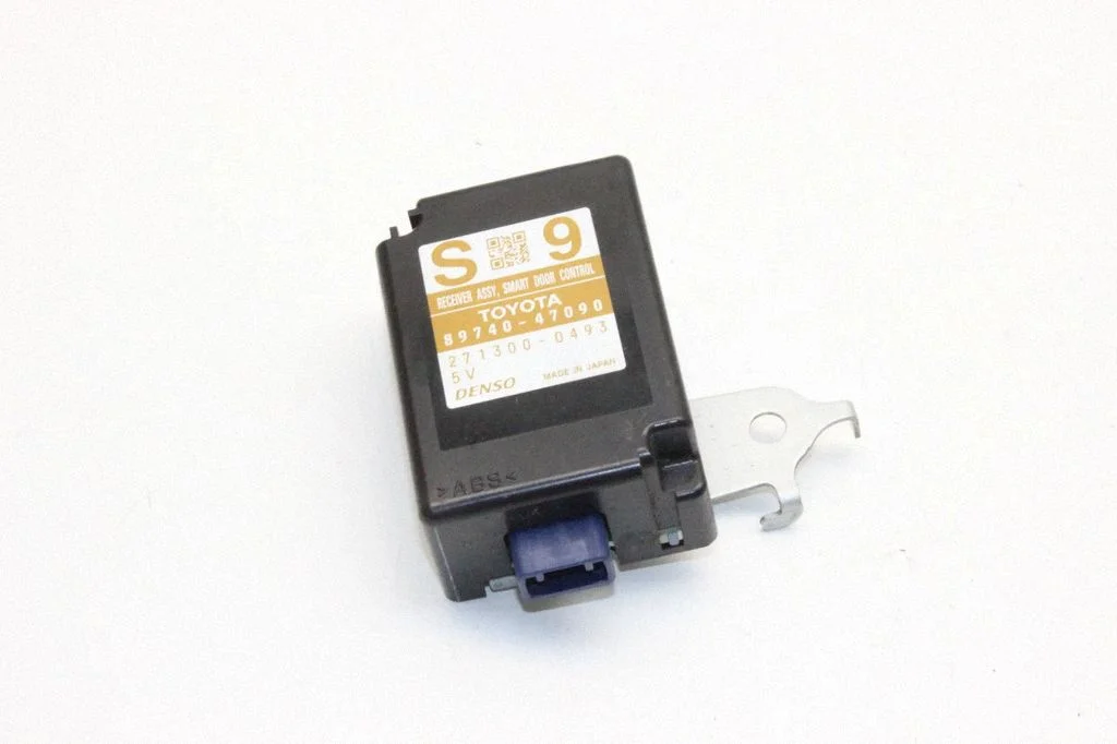 Moduł systemu bezkluczykowego KESSY (keyless) – Toyota Prius+ (ZVW40) (2011-2018)