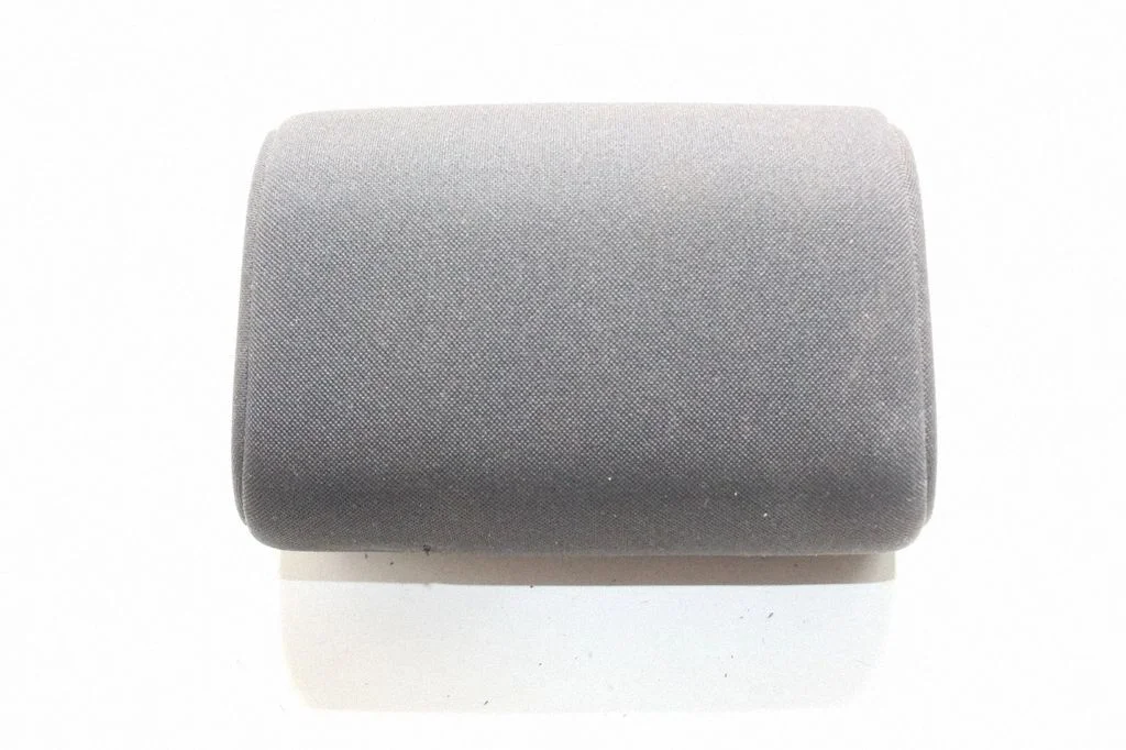 Front seat headrest – Toyota Auris 150 (2006-2012)