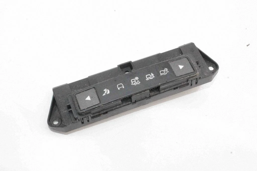 A set of switches – Land Rover Range Rover Evoque L538 (2011-2018)