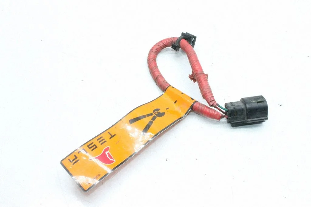 Battery relay fuse – Tesla Model S (2012-)