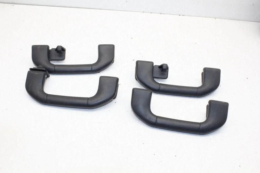 A set of handles for the ceiling – Mercedes-Benz E-Class W212 (2009-2016)