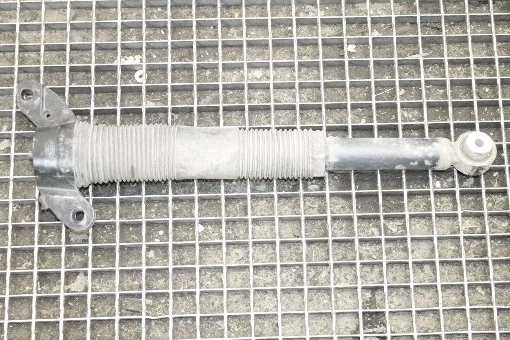 Rear shock absorber/damper – Land Rover Discovery Sport (2014-)