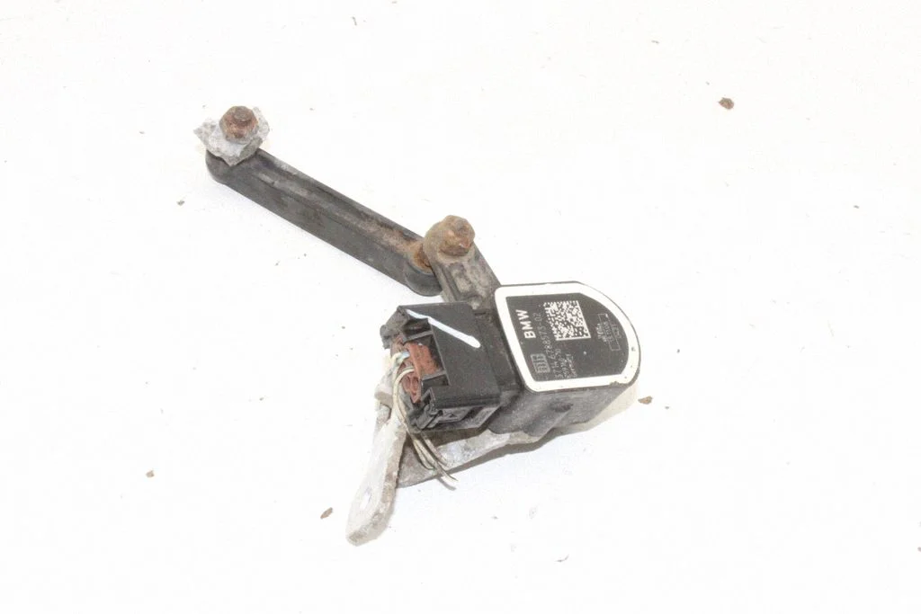 Aizmugurējās gaisa balstiekārtas augstuma sensors 6788573