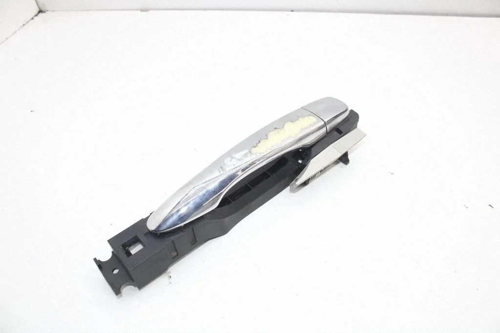 Front door exterior handle – rear left