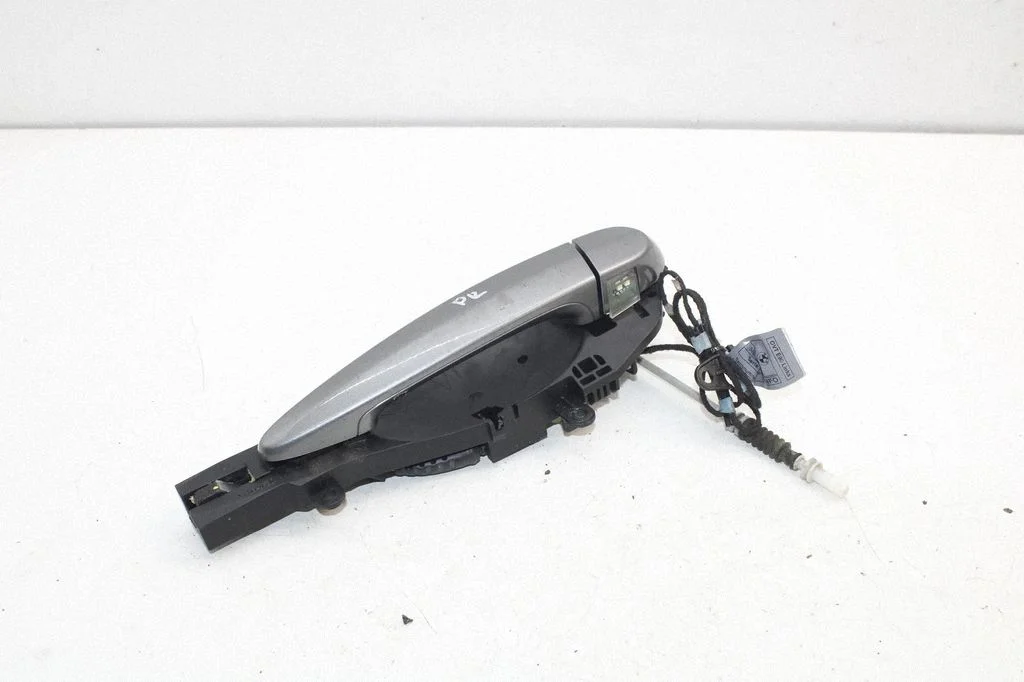 Front door exterior handle – front left