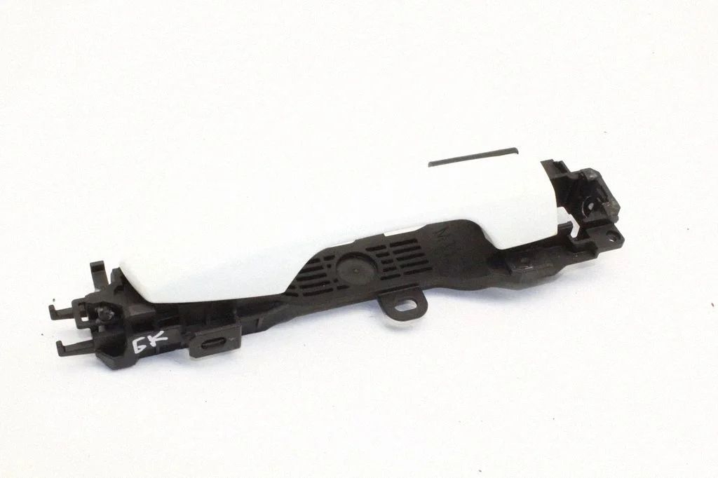 Front door exterior handle – rear left