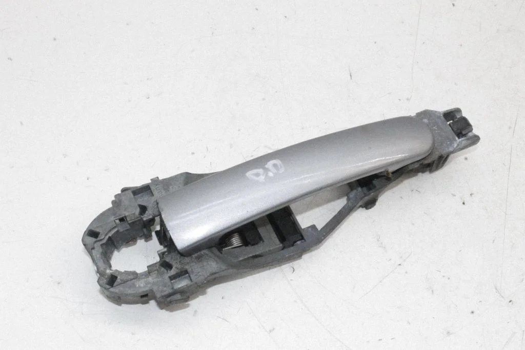 Klamka zewnętrzna drzwi przednich – Audi TT Mk1 (1999-2006)