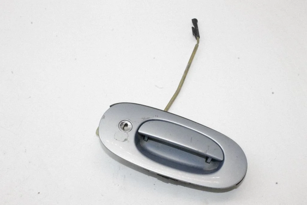 Front door exterior handle – front right