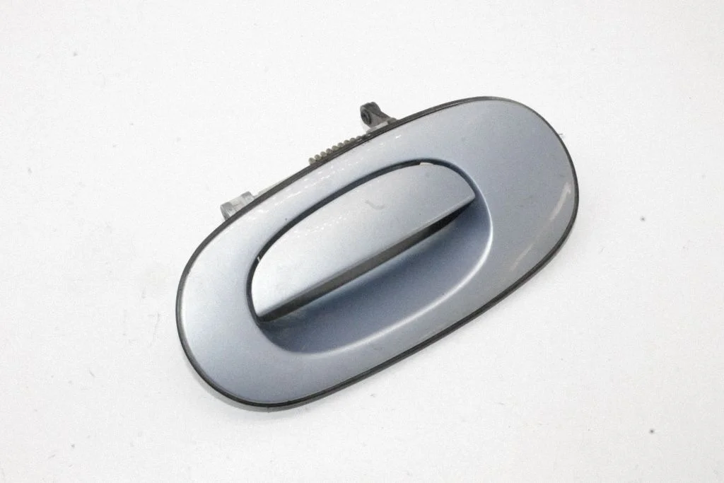 Front door exterior handle – front left
