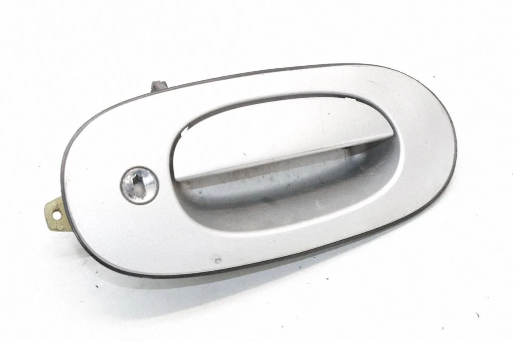 Front door exterior handle – front right