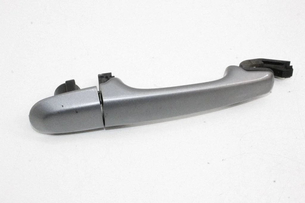 Front door exterior handle – front right