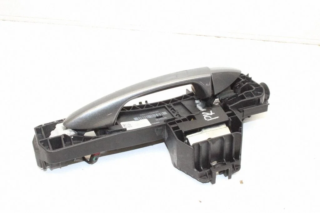 Front door exterior handle – Infiniti Q30 (2015-2018), front left