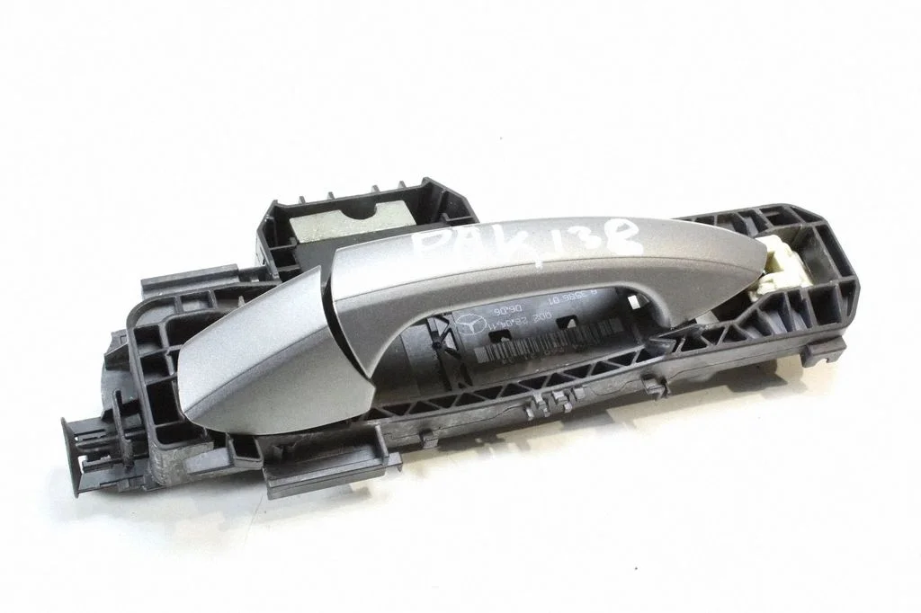 Esiukse välimine käepide – Mercedes-Benz C-klass AMG W204 (2007-2014)