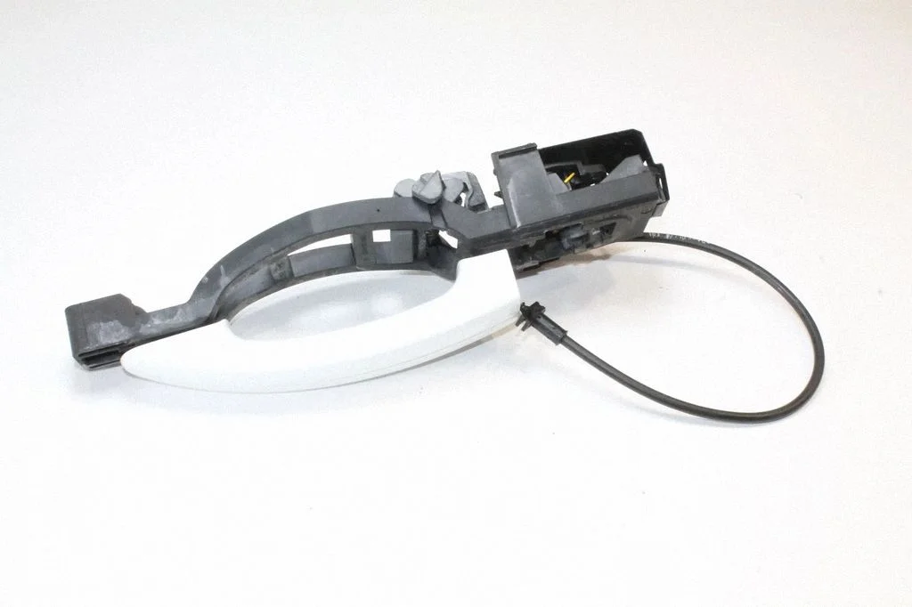 Esiukse välimine käepide – Ford Kuga I (2008-2012)