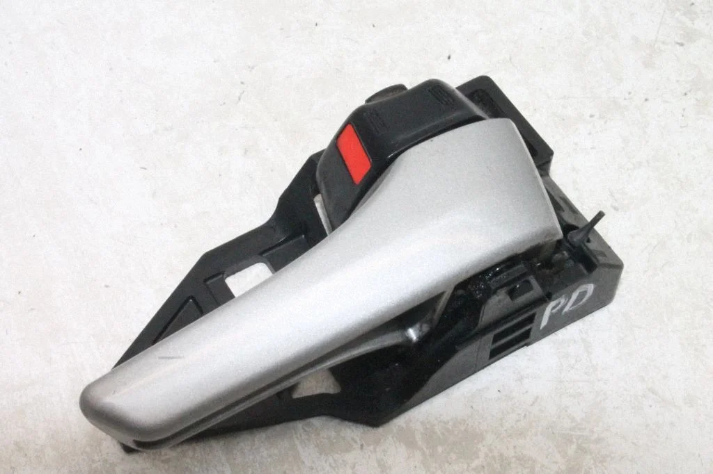 Front door interior handle – Toyota Prius (XW30) (2009-2015)