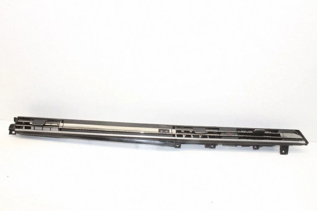 Kratka nawiewu szyby M8E201413B