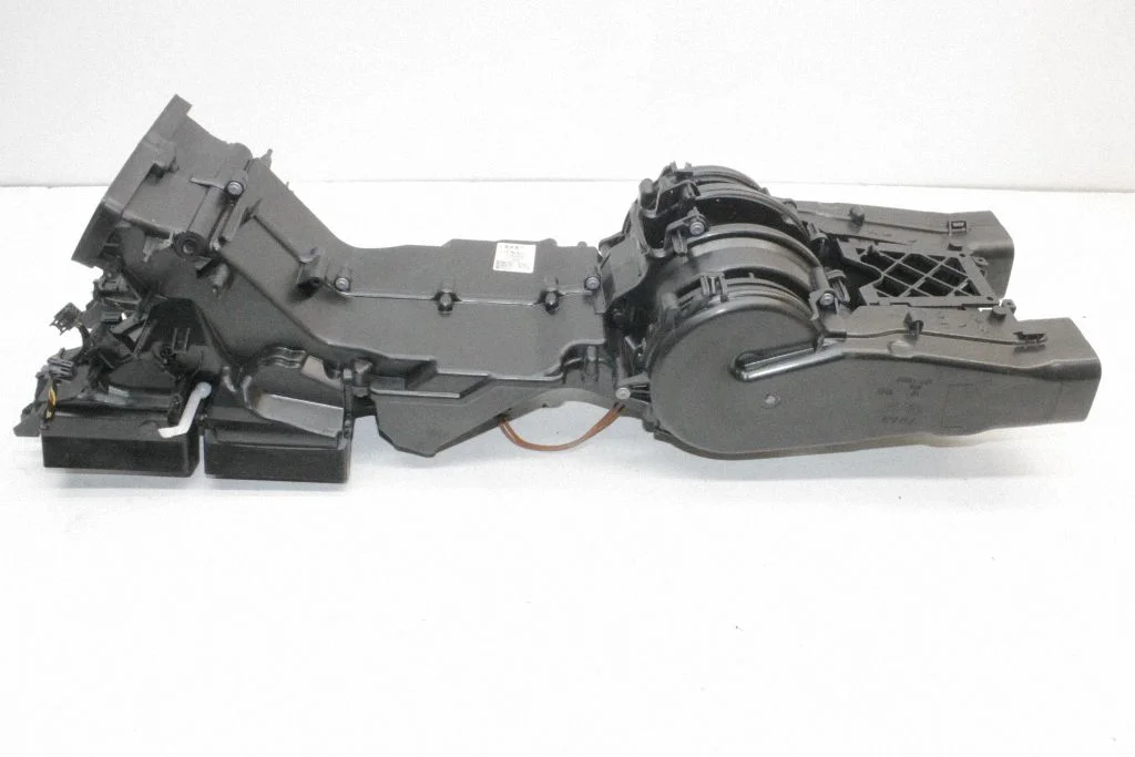Armatuurlaua õhutusresti kate – Audi A8 S8 D4 4H (2010-2016)