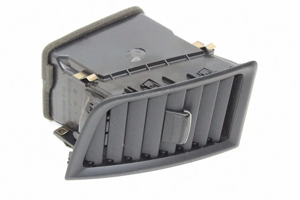 Kratka nawiewu szyby 8030A15750