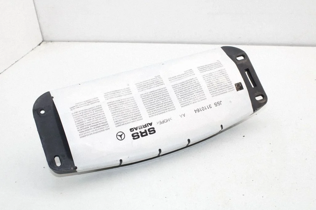 Passenger airbag – Mercedes-Benz C-Class AMG W204 (2007-2014)