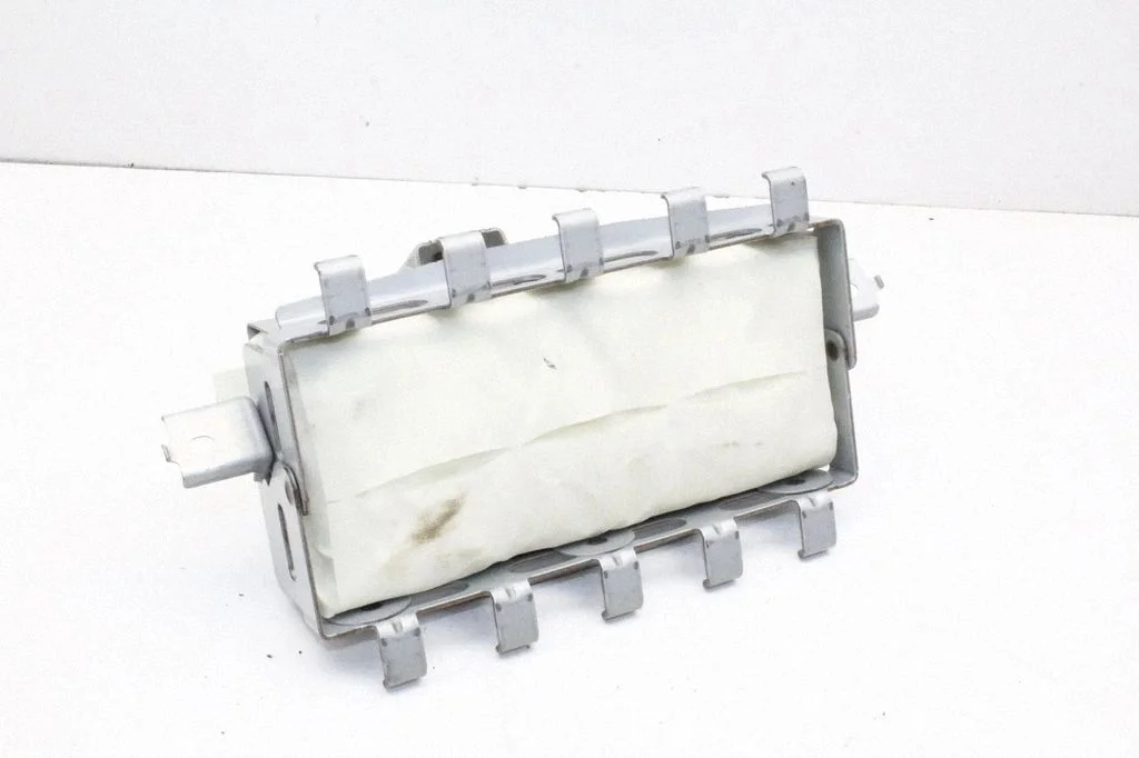 Passenger airbag – Nissan Leaf I (ZE0) (2010-2017)