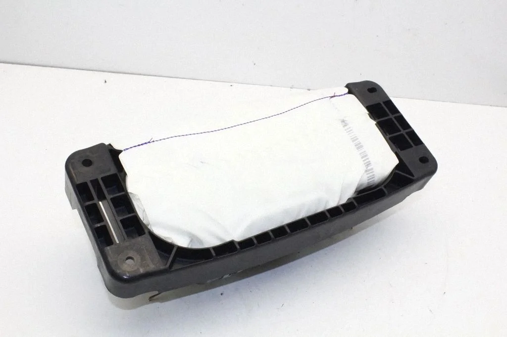 Passenger airbag – Mercedes-Benz GLA-Class W156 X156 (2013-2019)