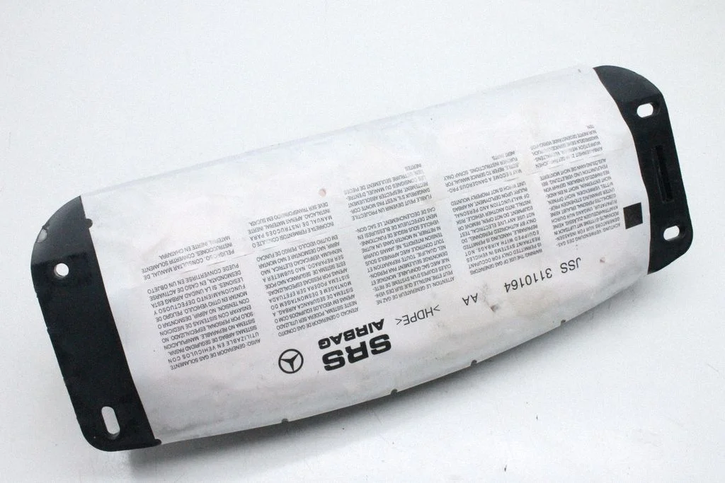 Passenger airbag – Mercedes-Benz C-Class AMG W204 (2007-2014)