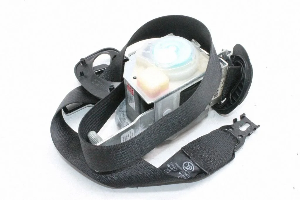 Front seatbelt – Tesla Model S (2012-)