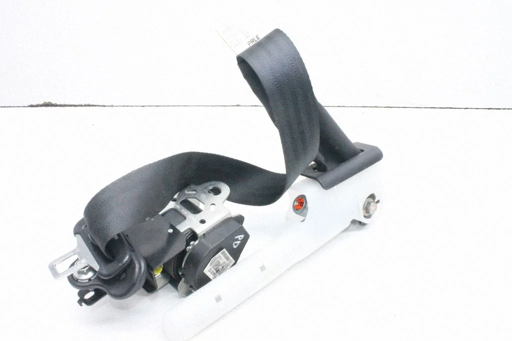 Front seatbelt – Nissan Juke I F15 (2010-2018)