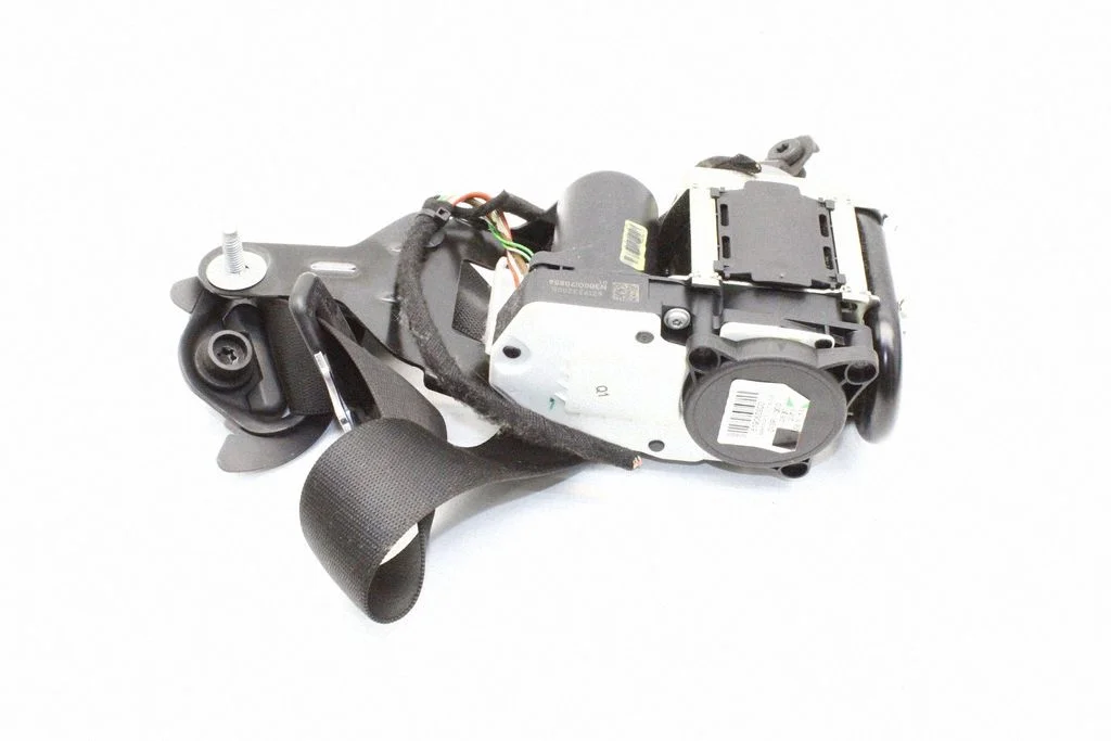 Front seatbelt – Mercedes-Benz C-Class AMG W204 (2007-2014)