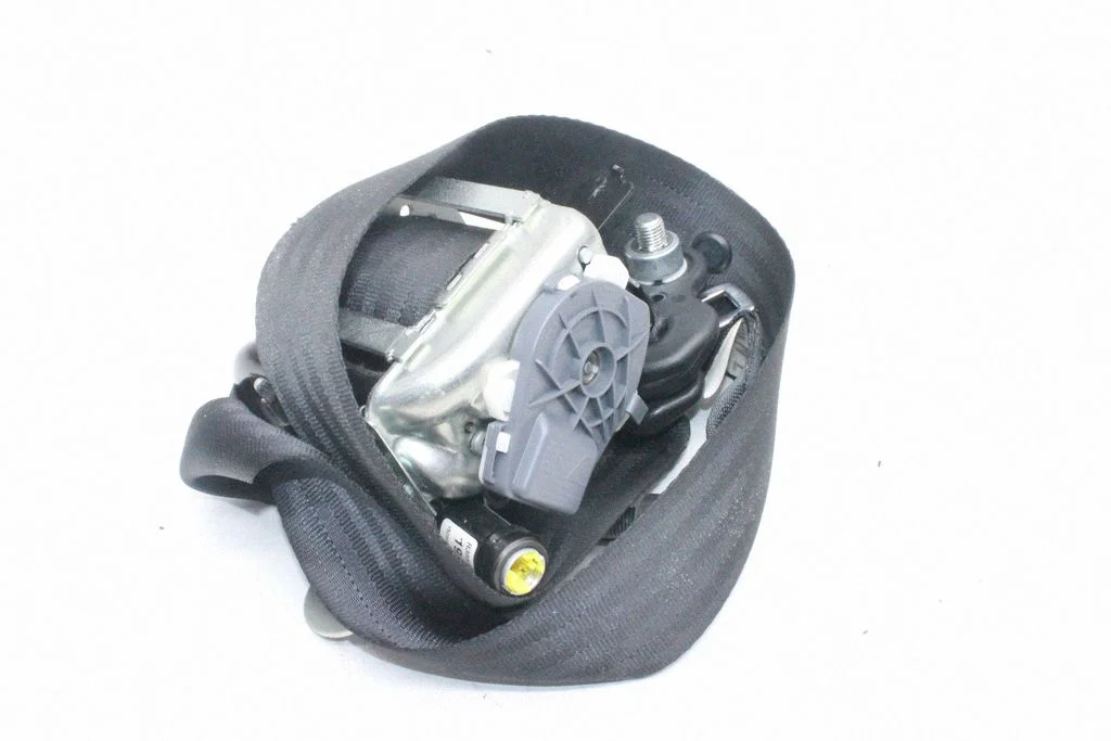 Front seatbelt – Nissan Juke I F15 (2010-2018)