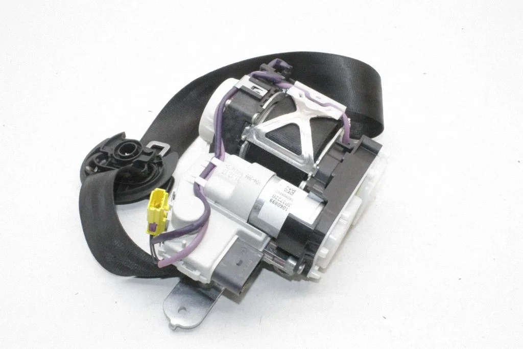 Front seatbelt – Audi A8 S8 D4 4H (2010-2016)