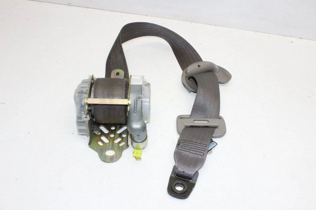 Front seatbelt – Lexus LS UCF30 (2001-2007)