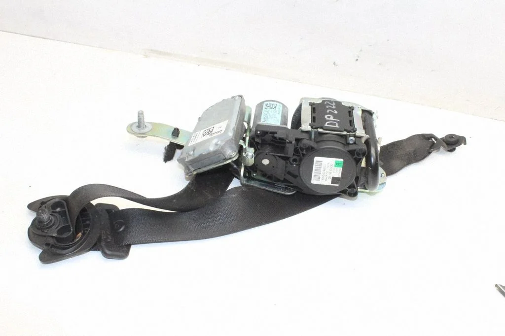 Front seatbelt – Mercedes-Benz C-Class AMG W204 (2007-2014)
