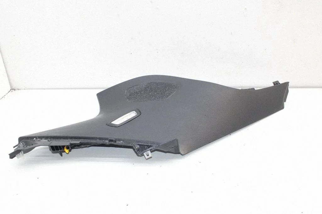 (C) pillar trim – Mercedes-Benz EQC (2019-)