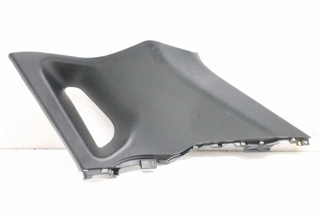 (C) pillar trim – Toyota bZ4X (2022-)