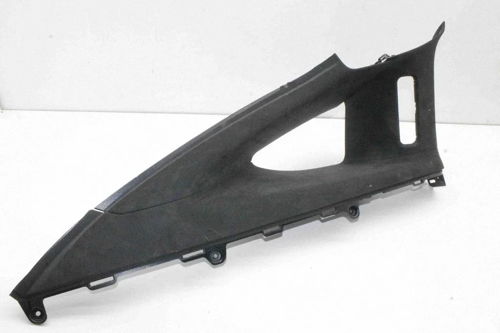 (C) pillar trim – Tesla Model X (2015-)