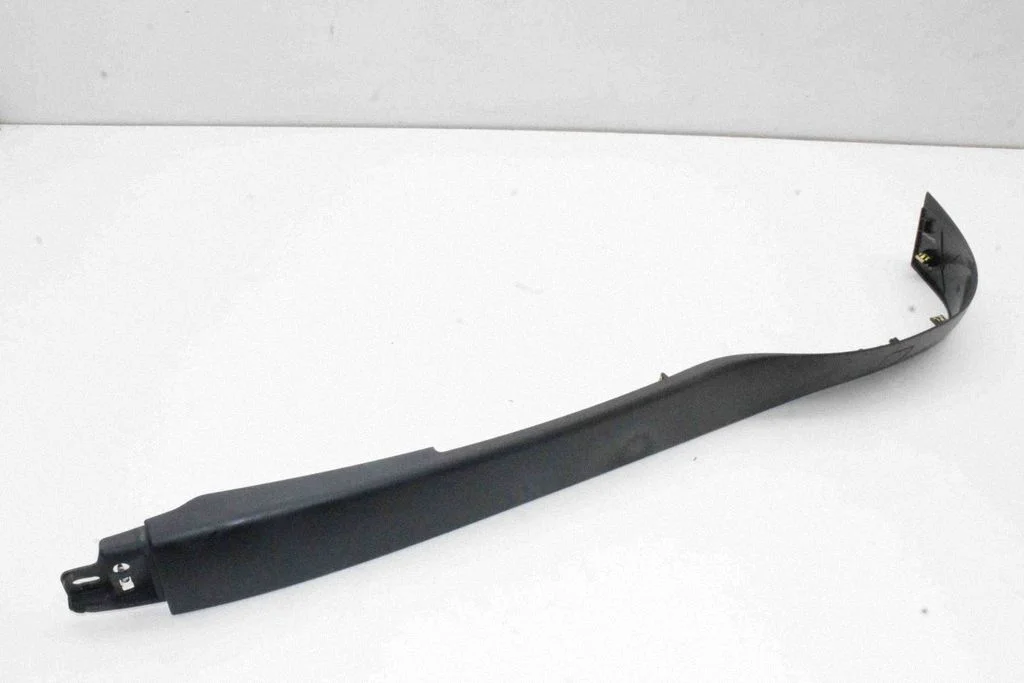 (C) pillar trim – Tesla Model X (2015-)
