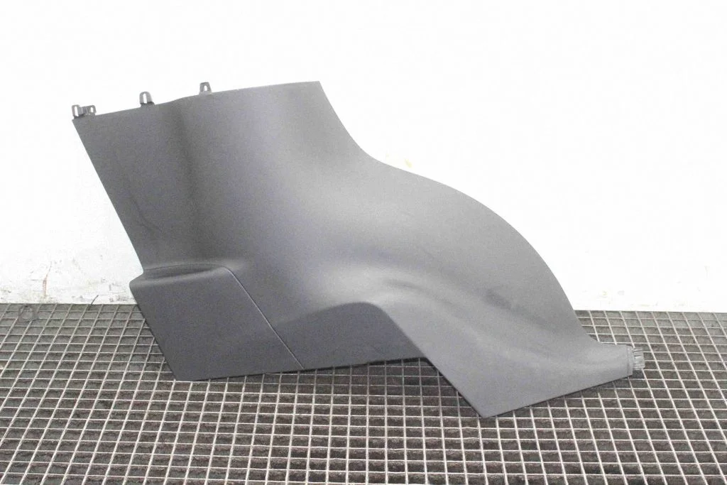 (C) pillar trim – Tesla Model X (2015-)